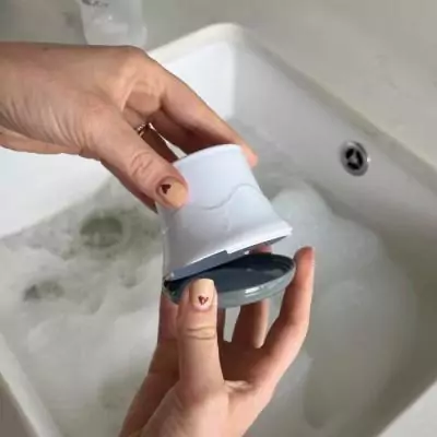 Brosse de Nettoyage NUBY 2 en 1 pour Biberon et Tétine - Pratique et Hygiénique