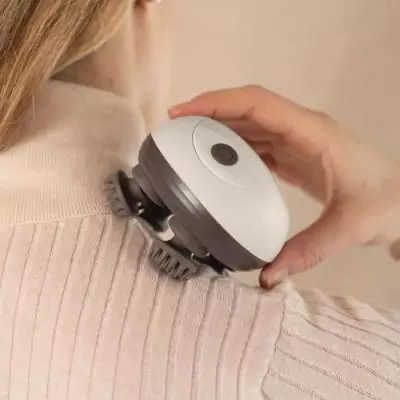 Masseur tete et cuir chevelu pour un massage relaxant - LIVOO Masseur tete et cuir chevelu pour un massage relaxant - LIVOO