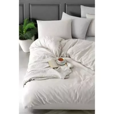 Parure de lit - Housse de couette 220x240cm + 2 taies 60x60cm - Beige Parure de lit - Housse de couette 220x240cm + 2 taies 60x60cm - Beige