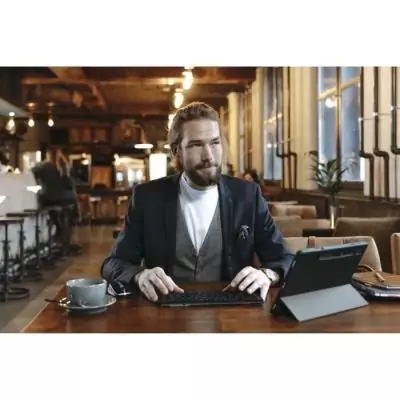 Clavier compact 2,4 GHz et Bluetooth 5.0 - CHERRY KW 9200 MINI - Noir Clavier compact 2,4 GHz et Bluetooth 5.0 - CHERRY KW 9200 MINI - Noir