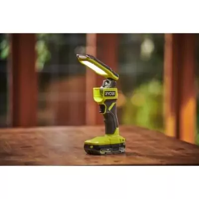 Lanterne LED compacte RYOBI 18V - 3 intensités: 800/400/100 Lumens Lanterne LED compacte RYOBI 18V - 3 intensités: 800/400/100 Lumens
