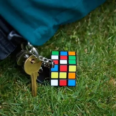 Casse-tête Rubik's Cube 3x3 porte-clés - Amusez-vous partout! Casse-tête Rubik's Cube 3x3 porte-clés - Amusez-vous partout!