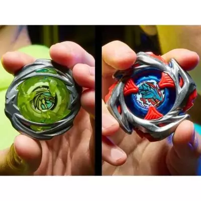 Beyblade X Set de combat Descente-choc: Arene, 2 toupies, 2 lanceurs Beyblade X Set de combat Descente-choc: Arene, 2 toupies, 2 lanceurs