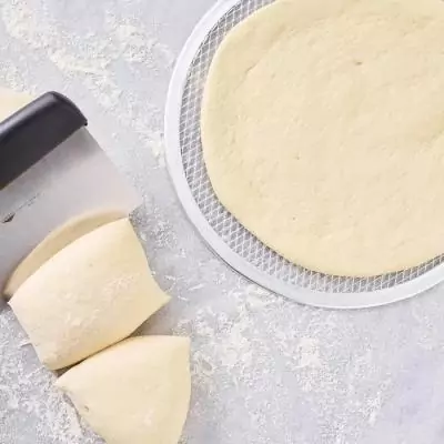 Ensemble professionnel pour pizza : plaques et roulette