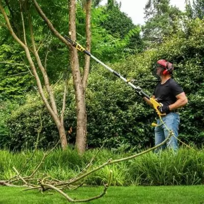 Tronçonneuse électrique télescopique 2-en-1 POWERPLUS POWXG1033 - 900 W Tronçonneuse électrique télescopique 2-en-1 POWERPLUS POWXG1033 - 900 W