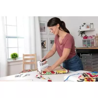 Agrafeuse - BLACK&DECKER - BCN115-XJ - 3,6V - 60cps/min - Avec 800 agrafes 12mm et 200 clous