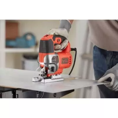 Scie sauteuse filaire BLACK + DECKER BES610K - 650W - 3100 trs/min - Fonction pendulaire réglable