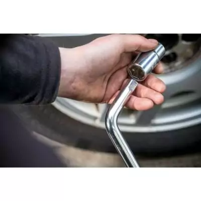 STANLEY - Clé Démonte Pneus - STHT80890-0 - Manche télescopique offrant plus de couple